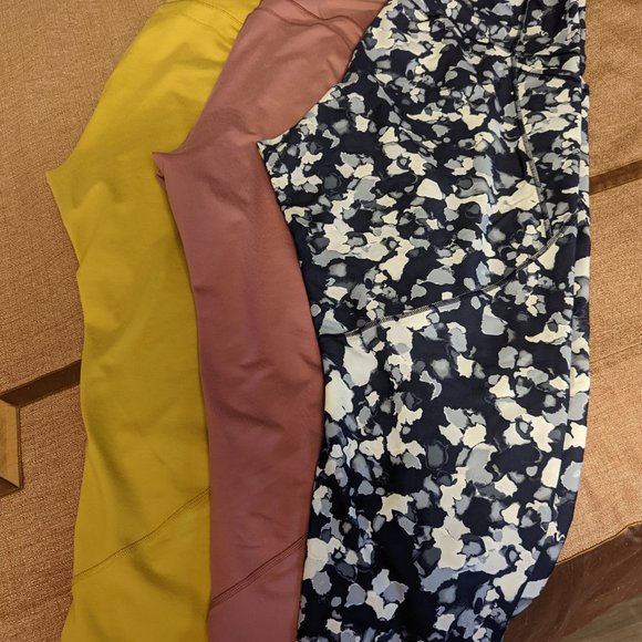 ❌SOLD❌  Old Navy Active Leggings (Set of 3) - Picture 1 of 5